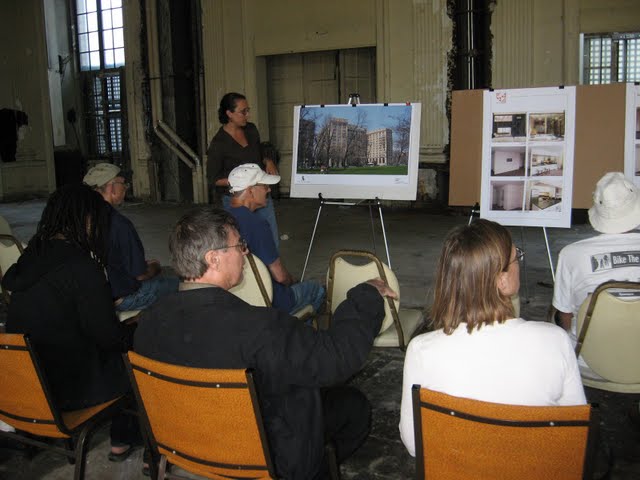 Danielle Meltzer Cassel show board of Shoreland state and plans for redevelopment Sept. 2009 to the HPKCC board's DPZ Committee.