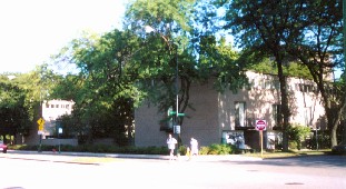 I.M. Pei townhouses along 55th St. east of University Apartments. Osseewaarde