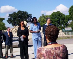 l-r Aldermen Hairston, Troutman, Preckwinkle with Mayor daley.